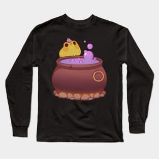 Wizard frog brewing potions Long Sleeve T-Shirt